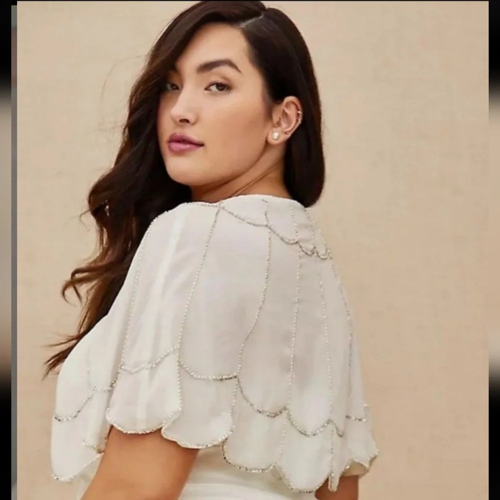 White Beaded Scallop Capelet